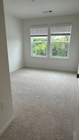 Building Photo - 442 Blair Rd