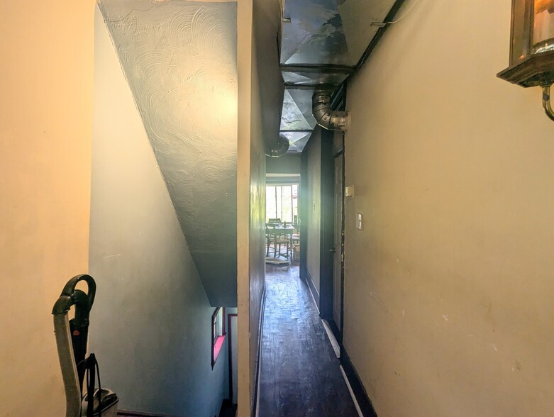 Building Photo - 229 N Graham St