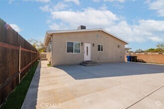 Building Photo - 12974 Goleta St