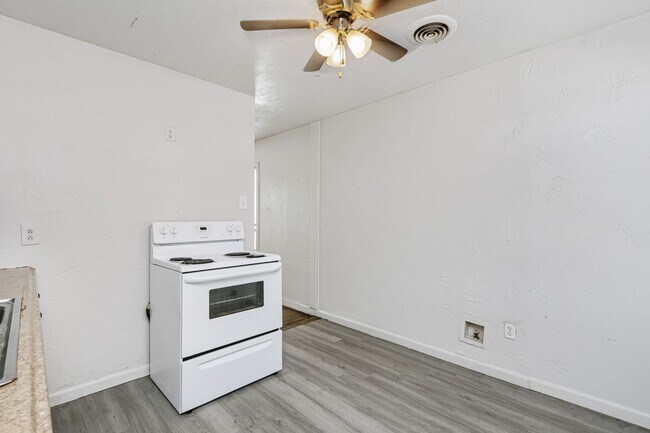 Building Photo - 1402 Dunaway St