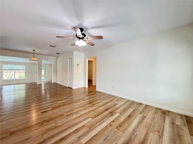 Building Photo - 2625 SW 67th Ave