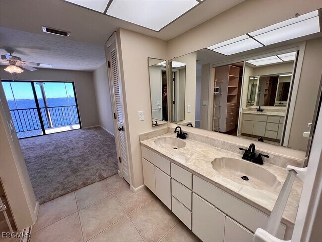 Building Photo - 4015 SE 20th Pl