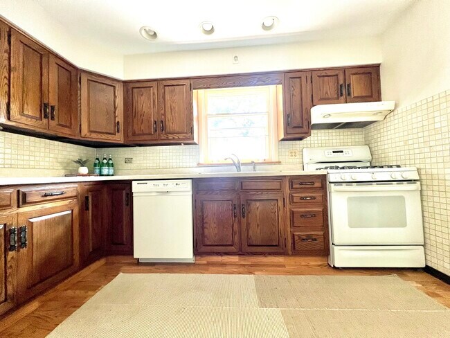 Building Photo - 4633 Oakwood Ave