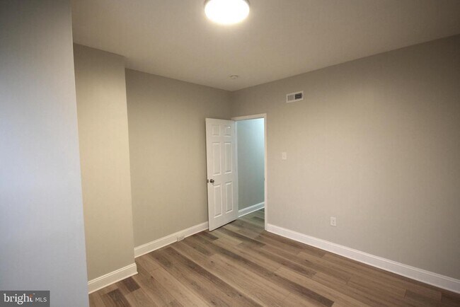 Building Photo - 5860 Osage Ave