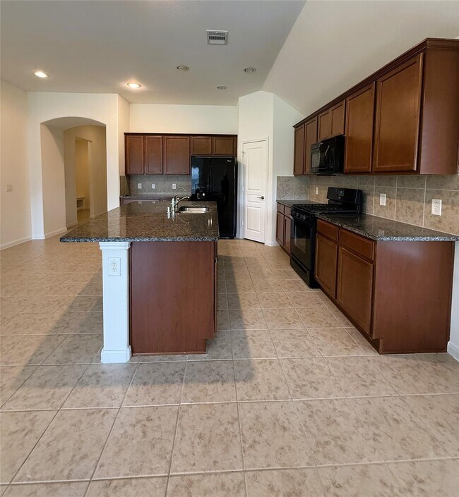 Building Photo - 22646 Triangle Ridge Dr