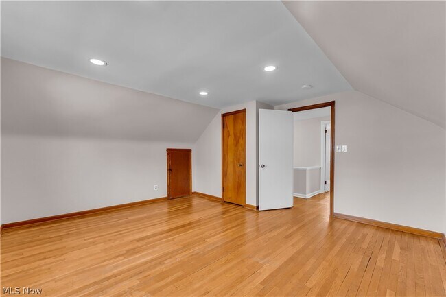 Building Photo - 6911 Farnsworth Dr