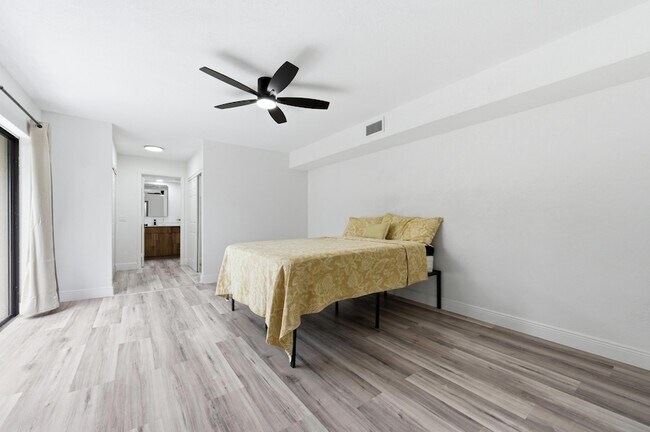 Building Photo - 1424 14th Terrace