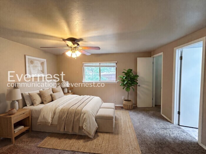 Building Photo - 5550 Lantana Cir