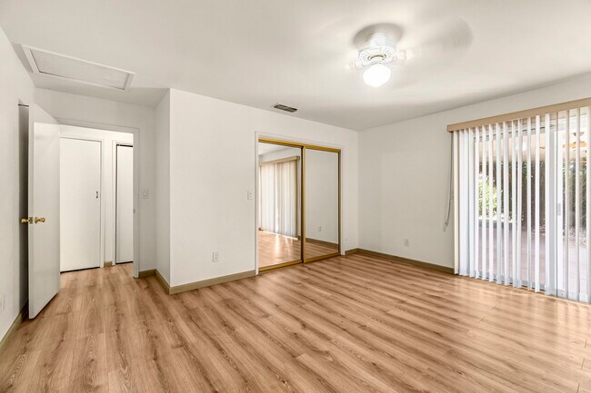 Building Photo - 5170 E Huntington Ave