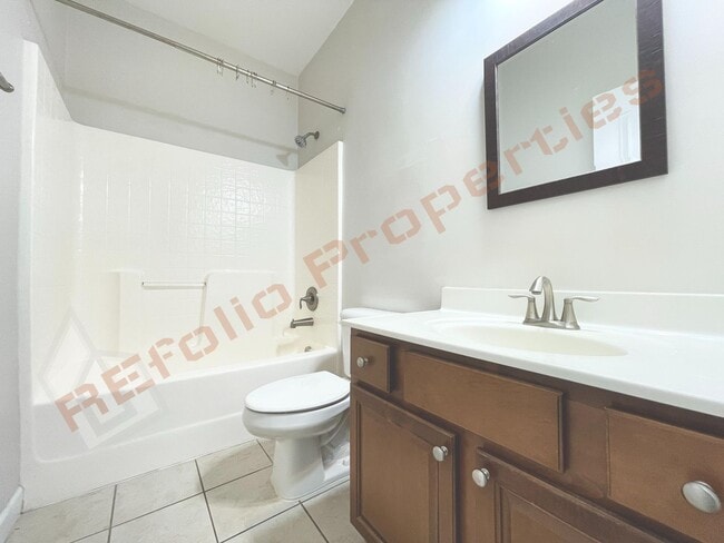 Building Photo - Lovely 5 Bedroom 4 Bathroom Single Family ...