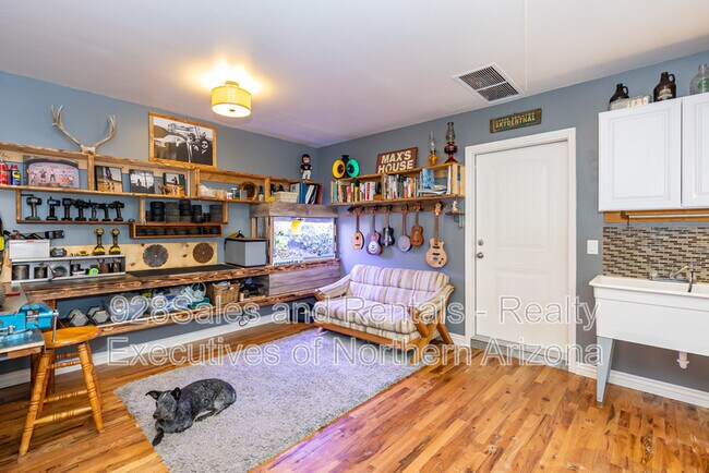Building Photo - 2304 N Talkington Dr