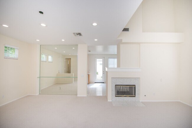Building Photo - Make this your home