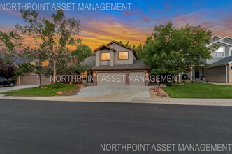 Building Photo - Charming 6 beds 3 baths in Denver!