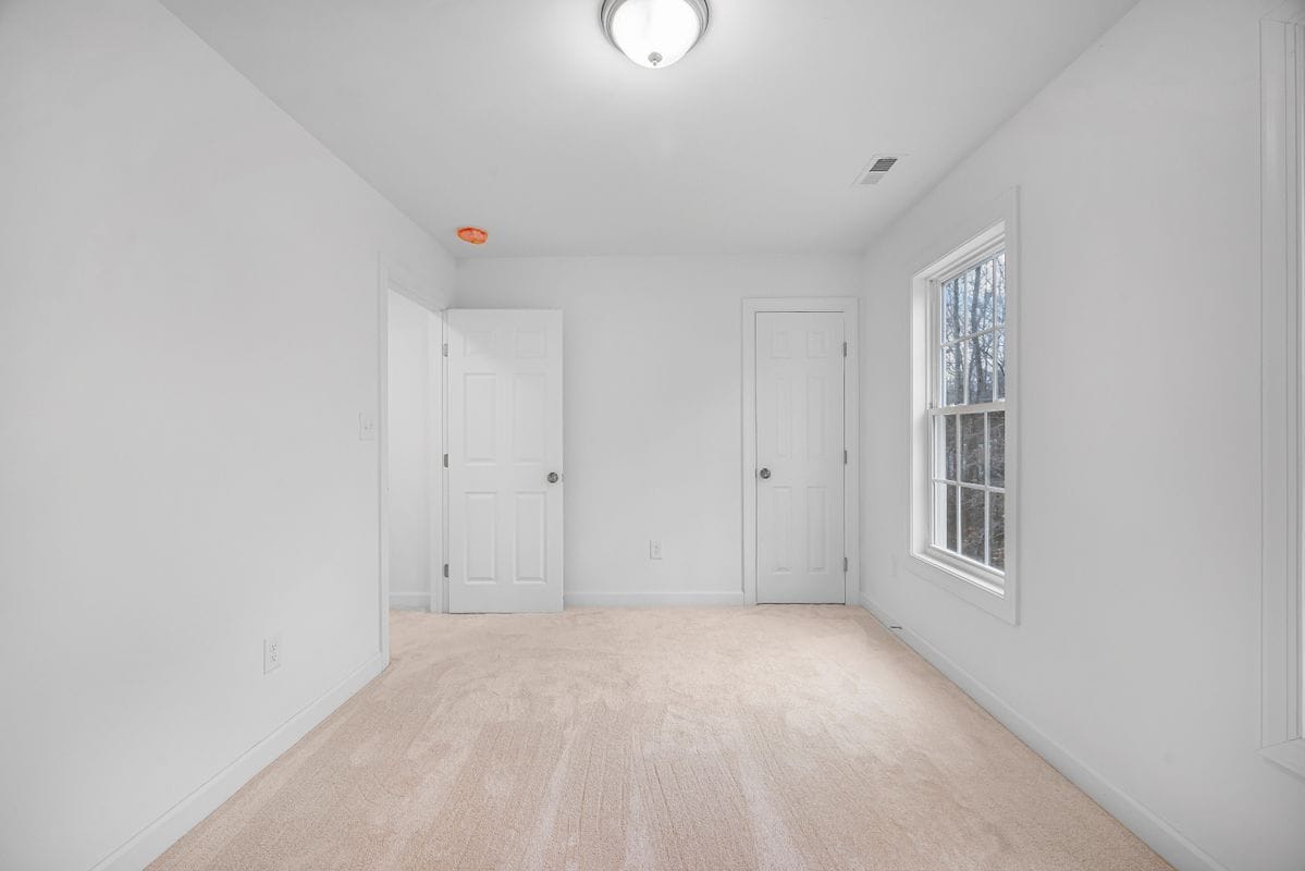 Building Photo - 4 Pasture Cir