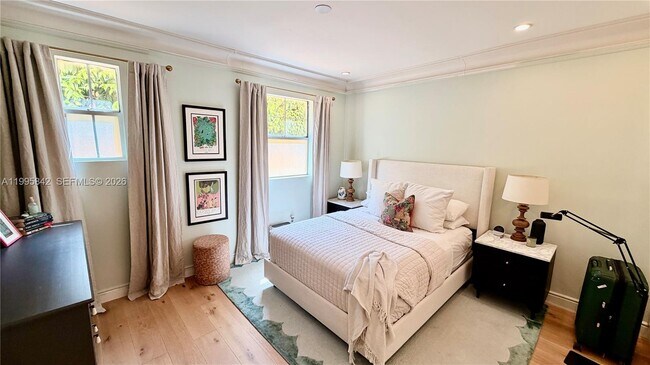 Building Photo - 736 13th St