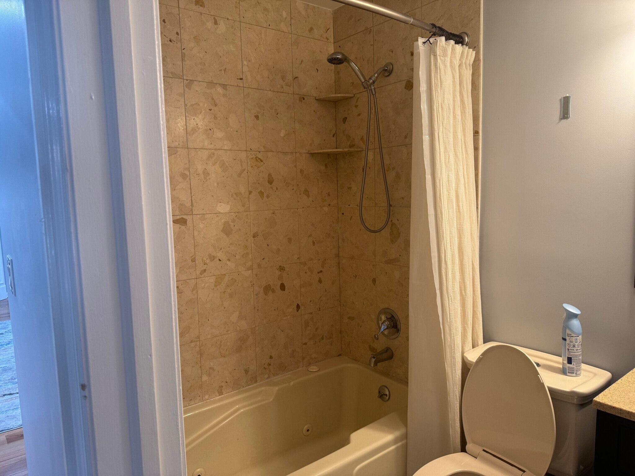 Building Photo - 50 Falls Bridge Dr