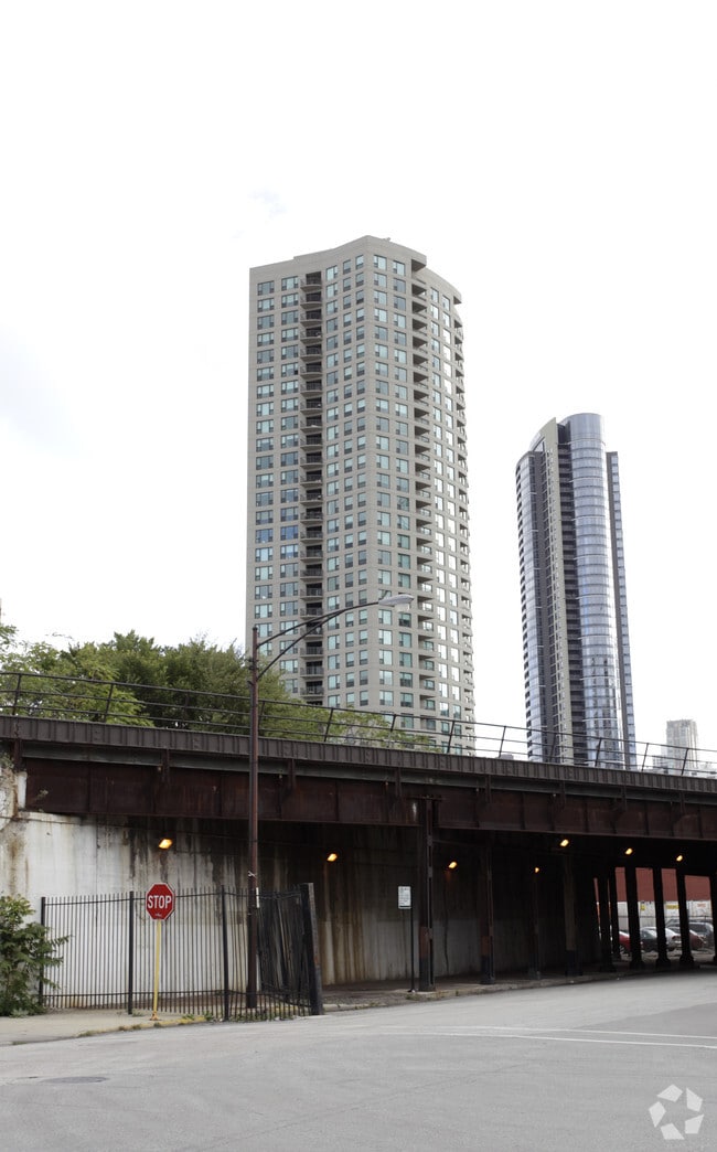 Building Photo - Kinzie Park