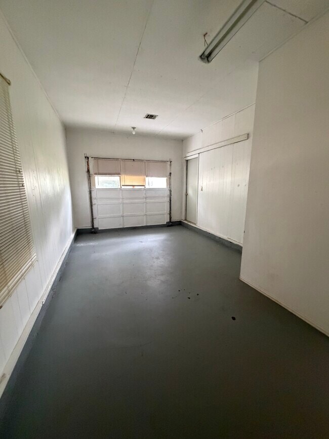 Building Photo - 716 S McFarland St