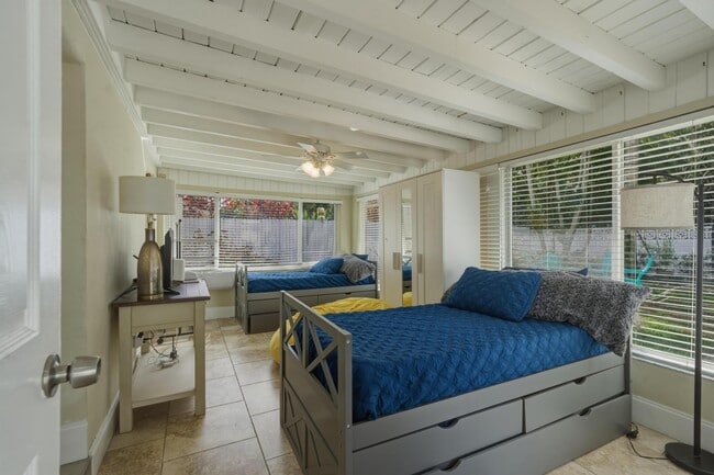 Building Photo - 3036 NE 19th St