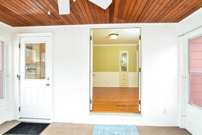 Building Photo - 2420 Sumter Ave S