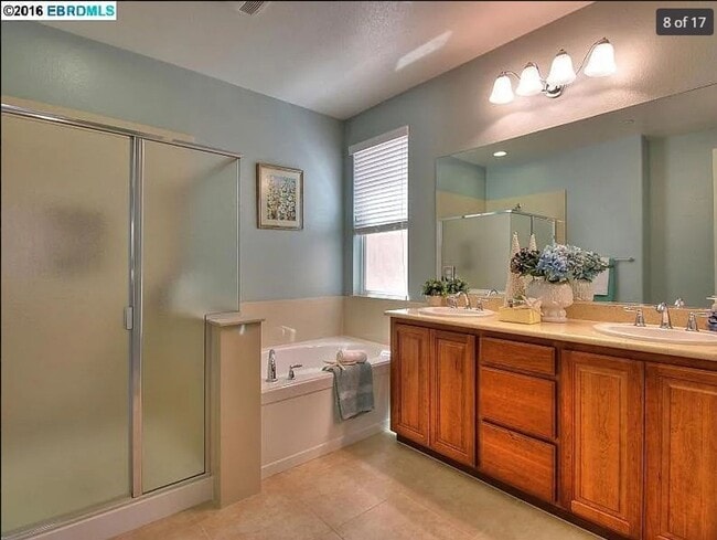 Building Photo - $3,790 - GORGEOUS 3 BEDROOM HOME IN EAST D...