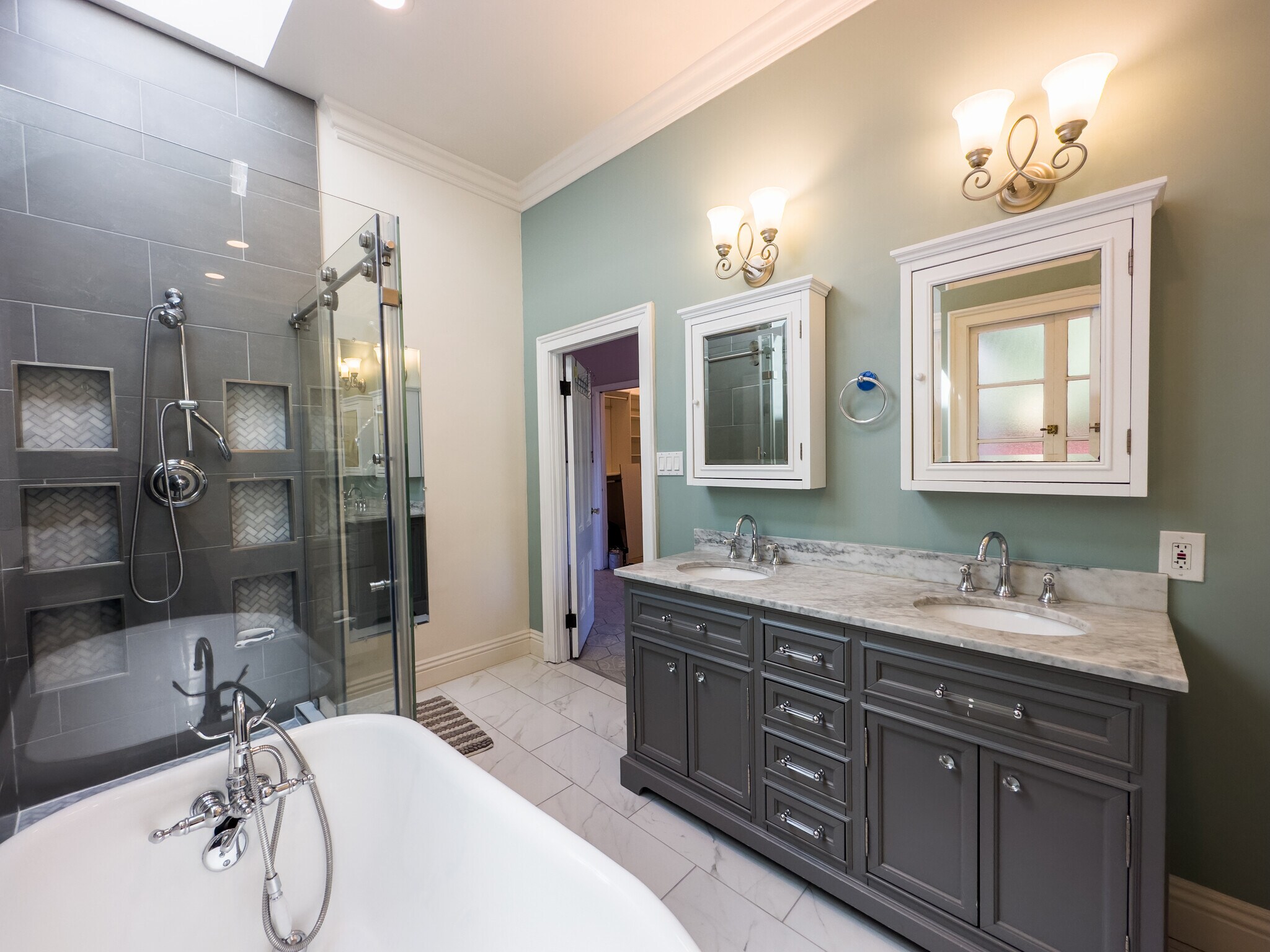 Building Photo - 1937 Russell St