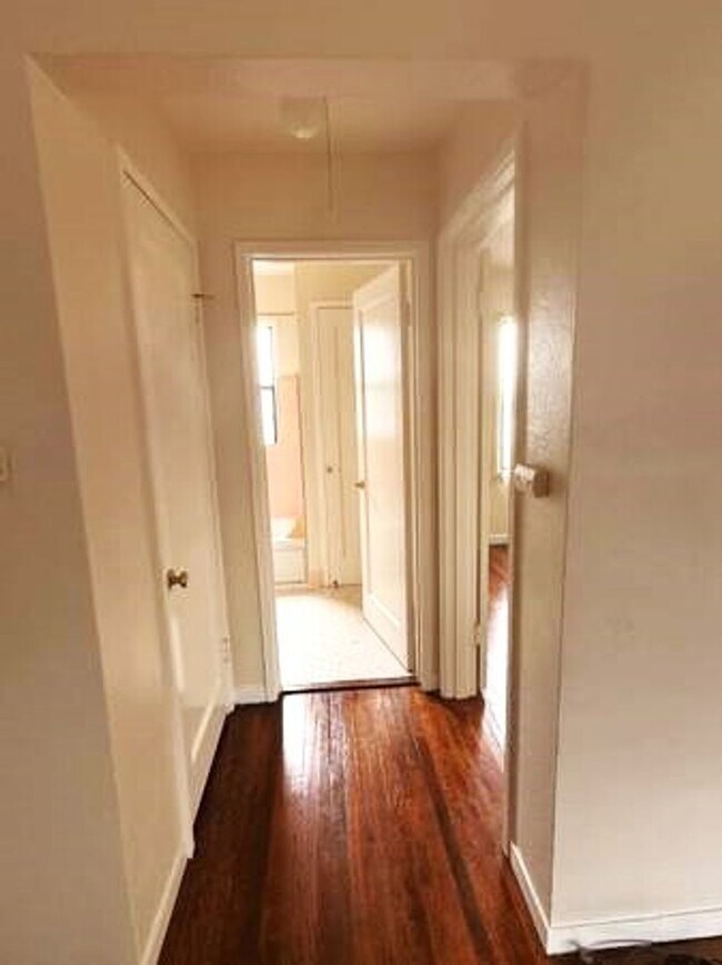 Building Photo - 2Bed - Sunny apartment right at El Cerrito...