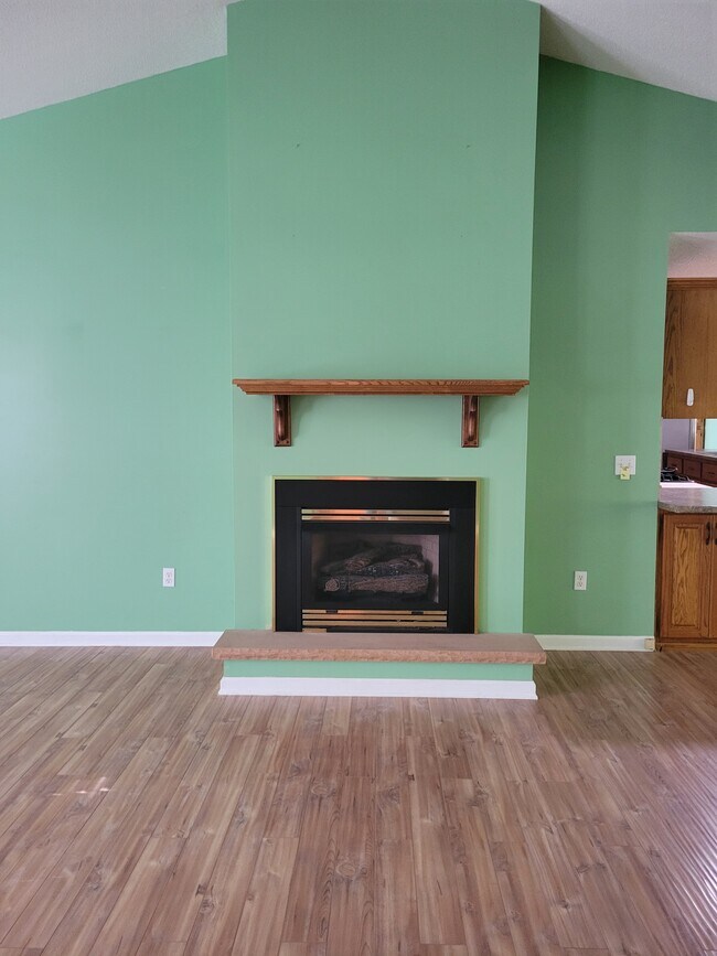 Building Photo - 71 Crest Cir