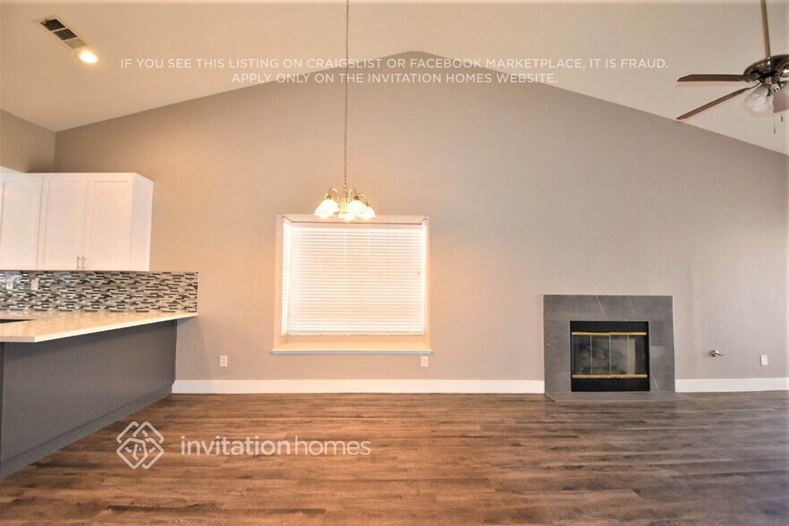Building Photo - 2912 Sarina Ave