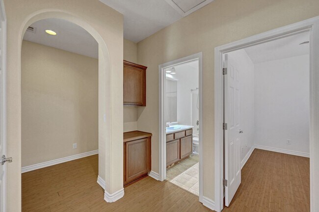 Building Photo - 10240 Gladstone Peak St