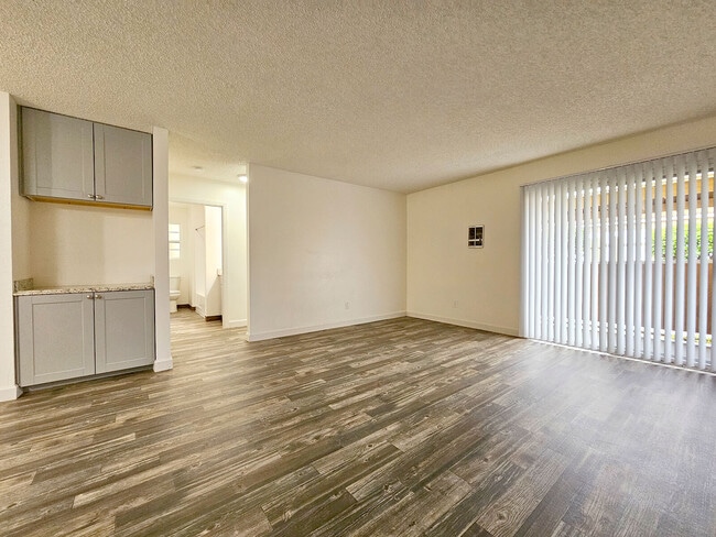 Living Room - Valley View Apartments