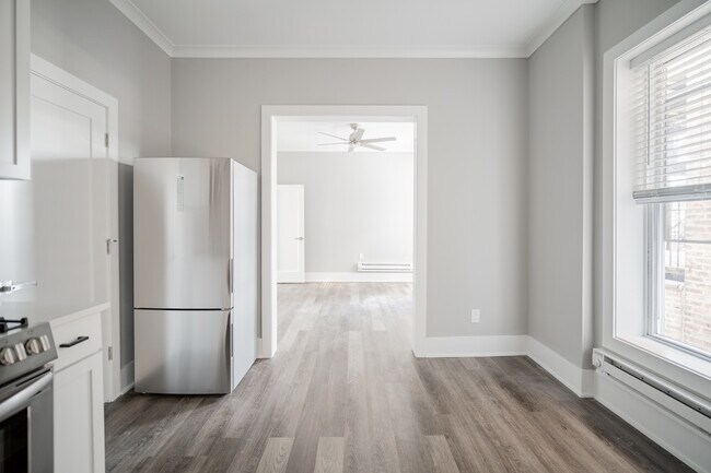 Building Photo - 1472 W Erie St