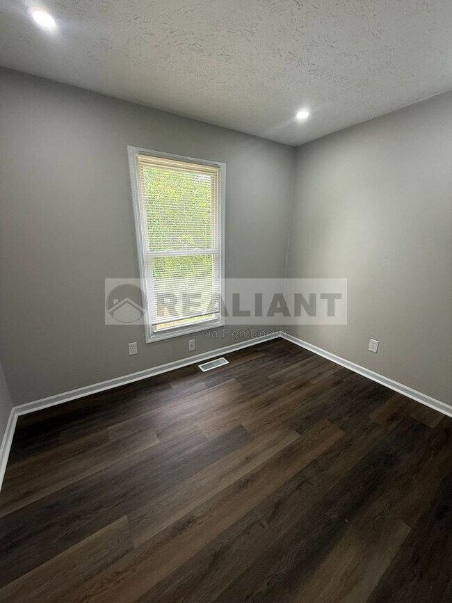Building Photo - 3107 Glenridge Cir