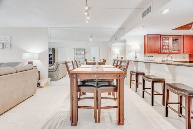 Building Photo - Direct Oceanfront Furnished Condo with Bre...