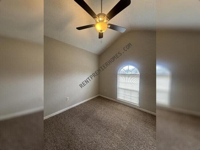 Building Photo - 12 Timberside Cove