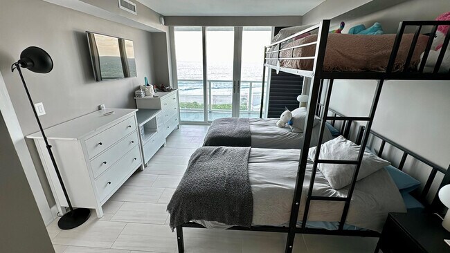 Building Photo - 333 NE 21st Ave