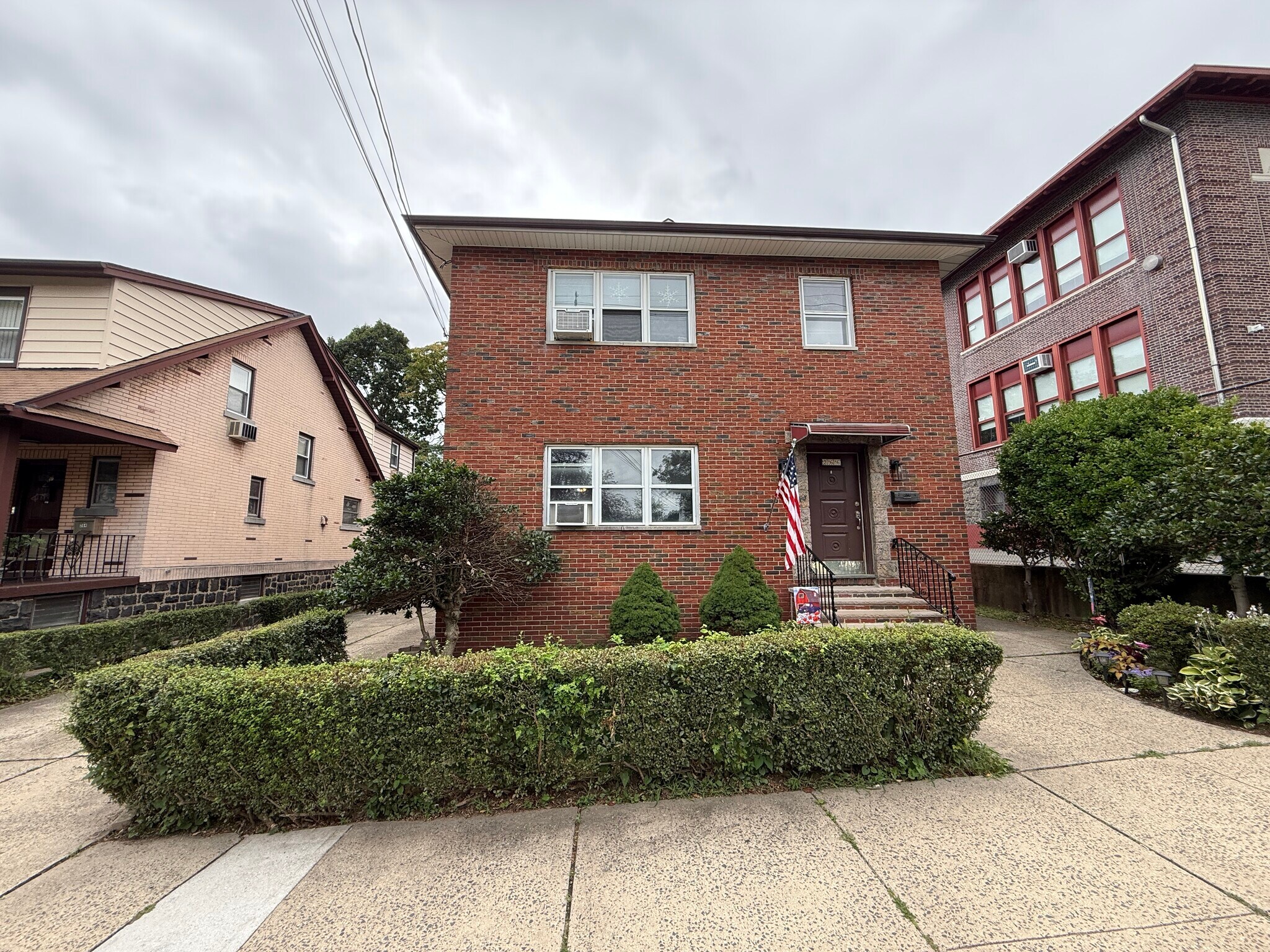 Building Photo - 266 Lawton Ave