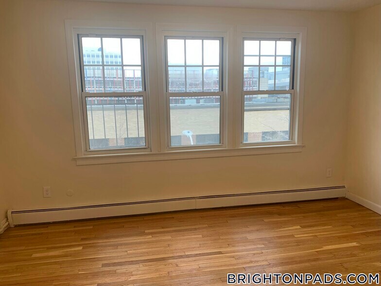 Building Photo - 172 N Beacon St