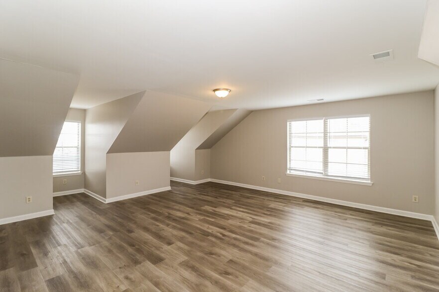 Building Photo - 275 Birch Springs Cove