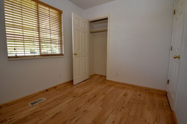 Building Photo - 458 E 900 N