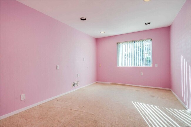 Building Photo - 46 Ivy Dr