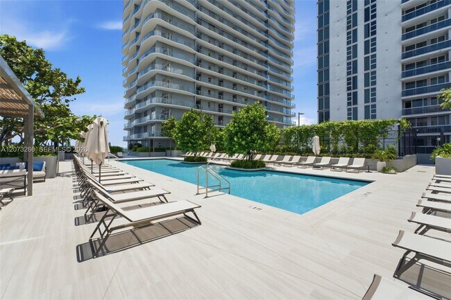 Building Photo - 1400 Biscayne Blvd