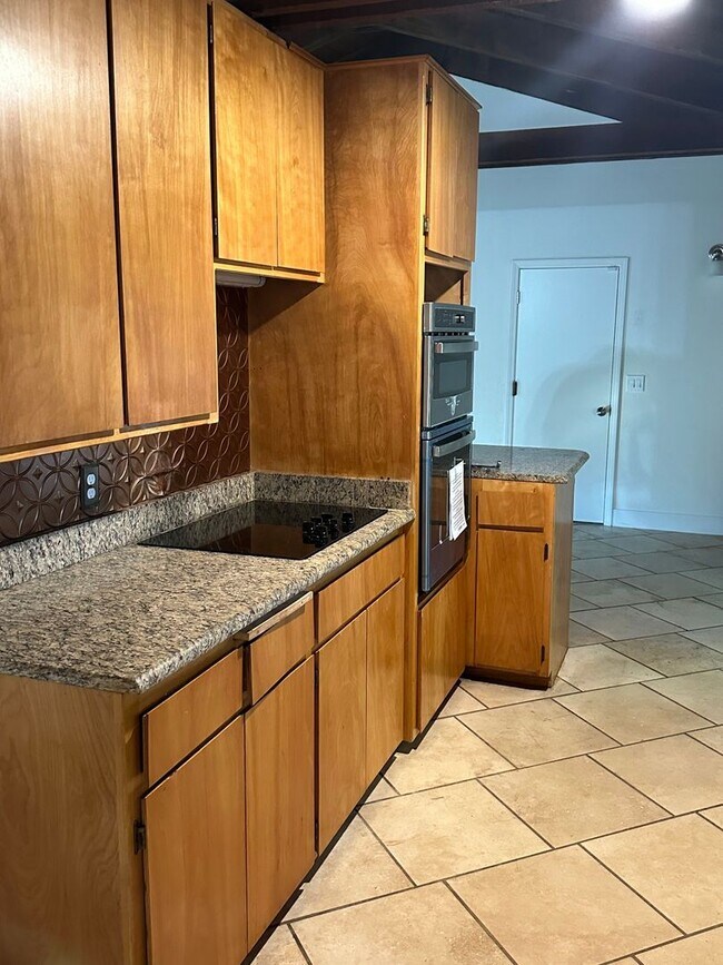 Building Photo - HOLIDAY SPECIAL ~ Home for Rent!