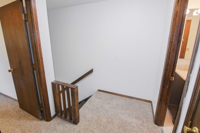 Building Photo - 3 bedroom 2 bathroom duplex in South Eugene!