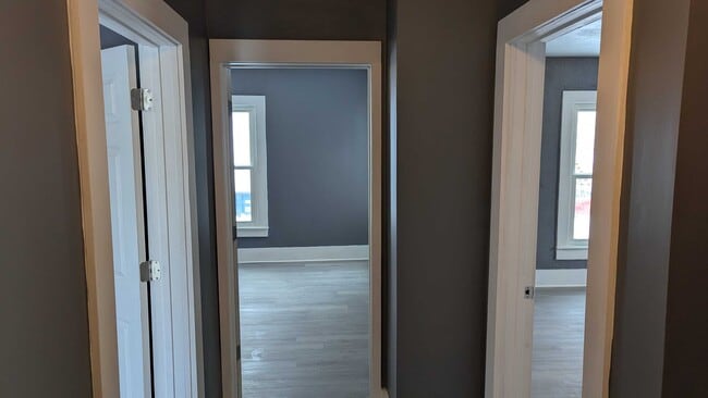 Building Photo - 812 E 3rd St