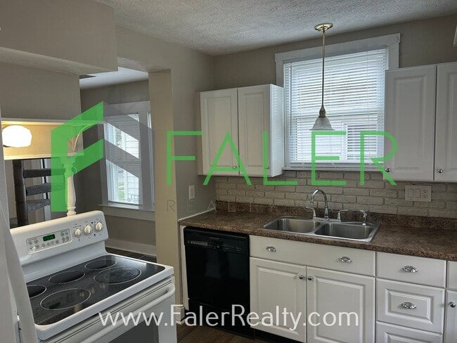 Building Photo - Charming Belmont Home!