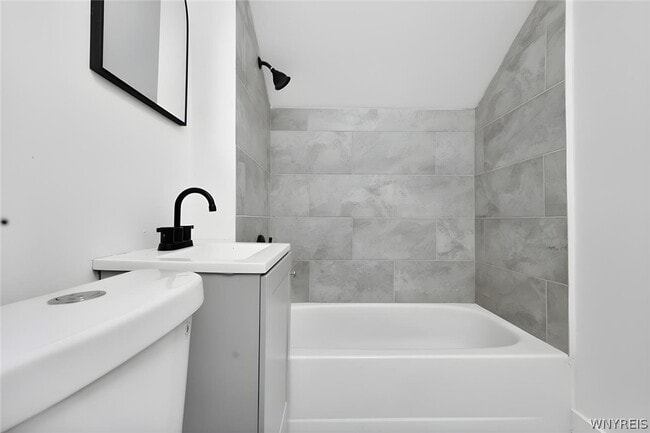 Building Photo - 609 24th St