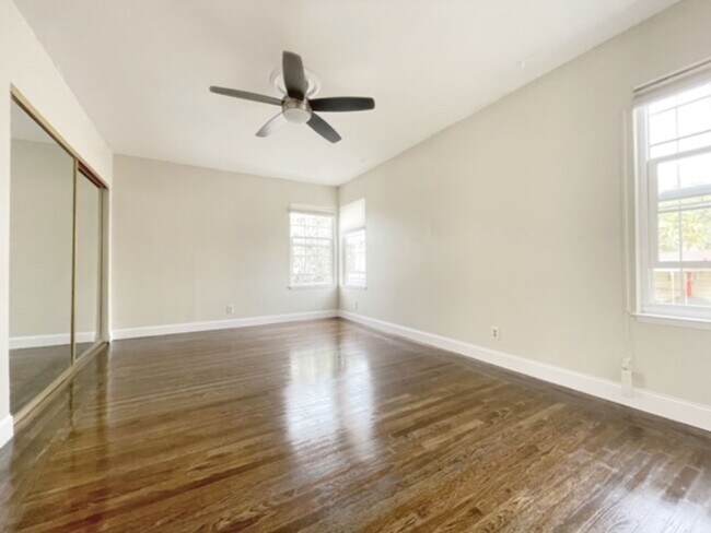 Building Photo - 3Bedrooms 2Baths In a Quiet Area W/Detached Garage/Hook Ups