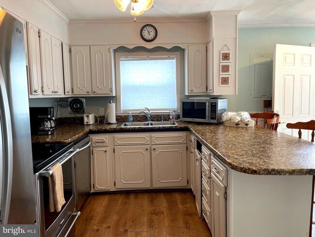 Building Photo - 117 Newport Bay Dr