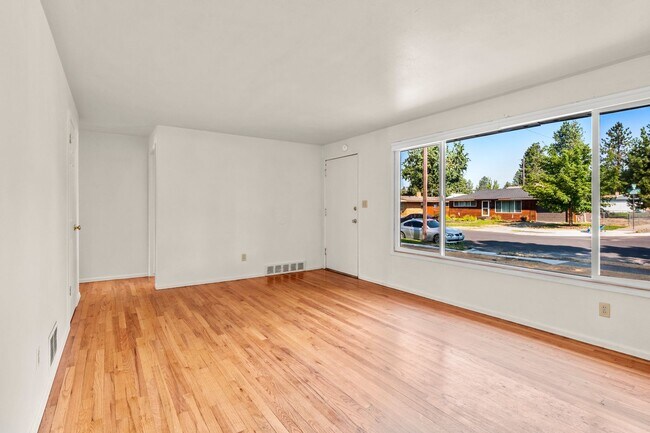 Building Photo - Amazing Northwest Rancher